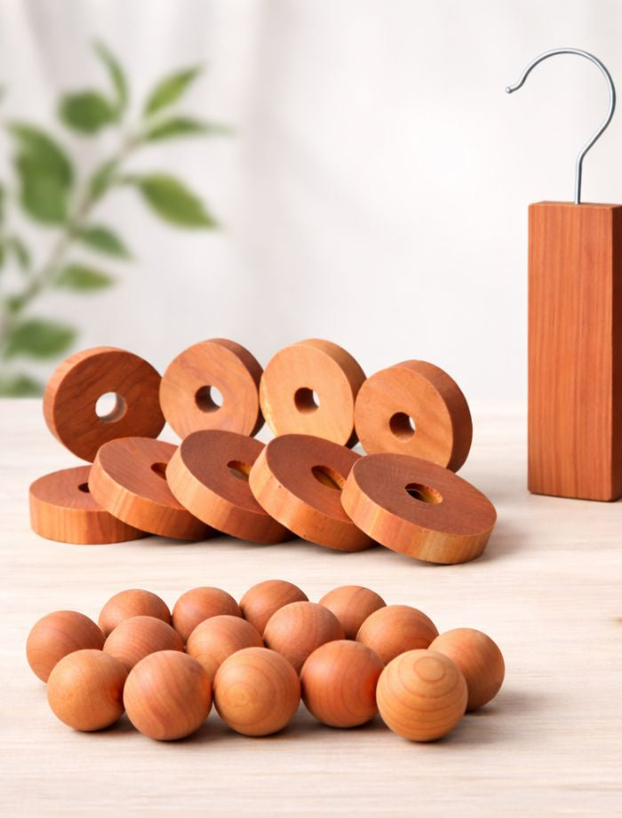 Bois de cèdre anti-mites SPARIL - anneaux cintres et copeaux naturels