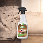 Spray anti-mites SPARIL entre un pull troué par les mites et un pull intact